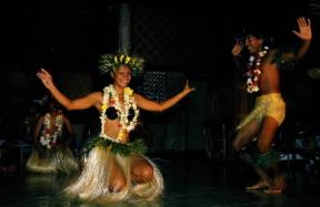 Isole della SocietÃ  . Uno spettacolo folcloristico nell'isola Huahine.De Agostini Picture Library/W. Buss